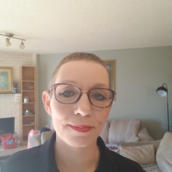 Meet your Posher, Jennifer - Picture 3 of 3